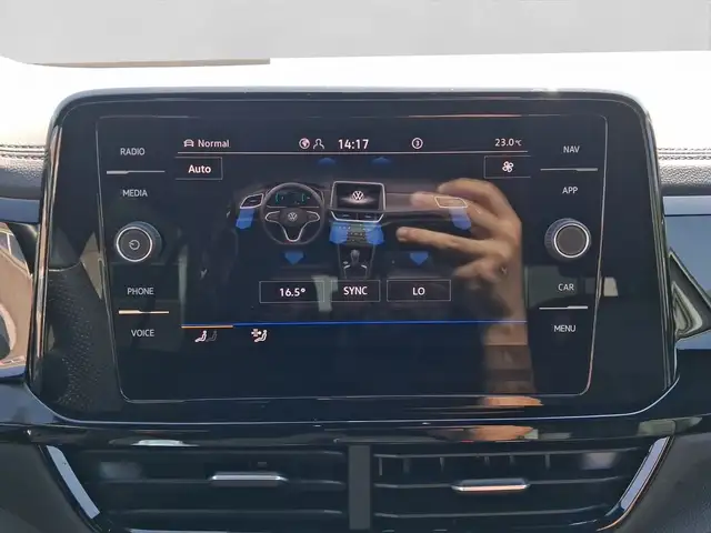 Volkswagen T-Roc view 16