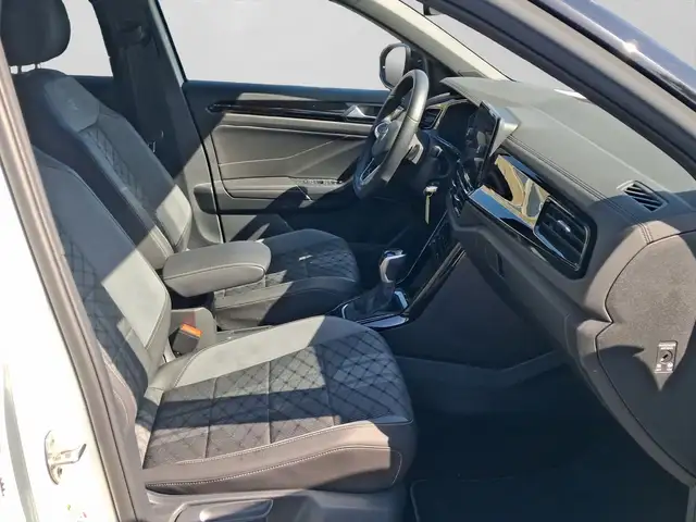 Volkswagen T-Roc view 4