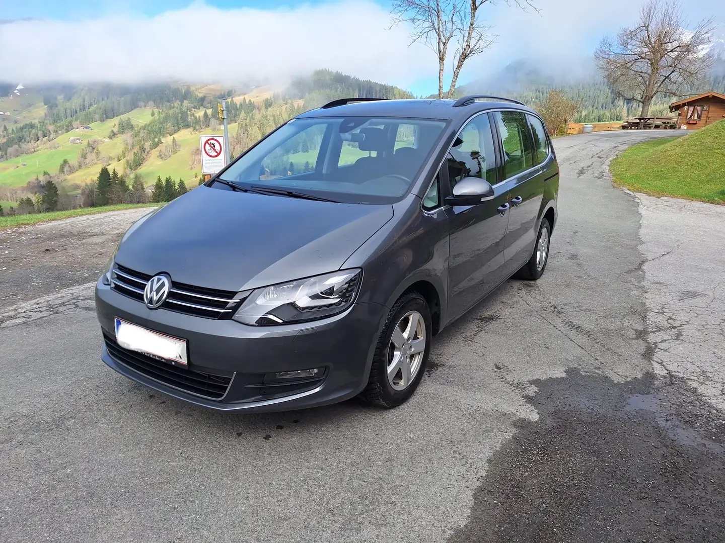 Volkswagen Sharan Comfortline BMT SCR 2,0 TDI 4Motion Grau - 2