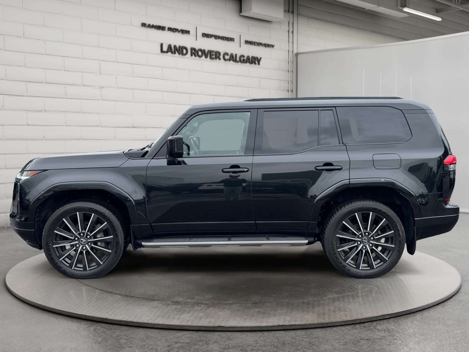 2025 Lexus GX VEHICLE IS NOT FOR SALE - COME COMPARE THE GX TO THE DEFENDER — снимка 2