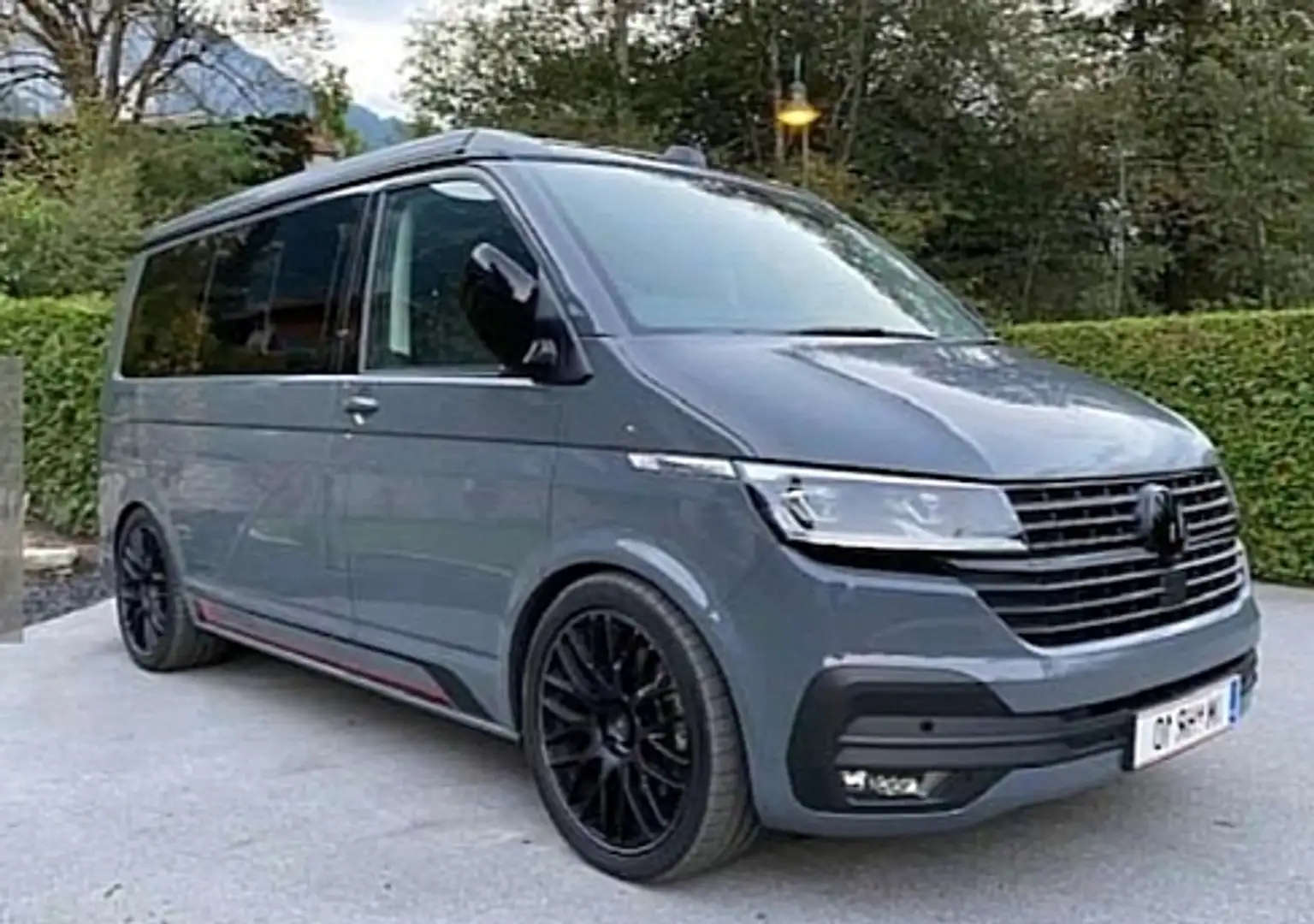 Volkswagen T6.1 California Beach Edition 4Motion DSG Camper Grau - 2