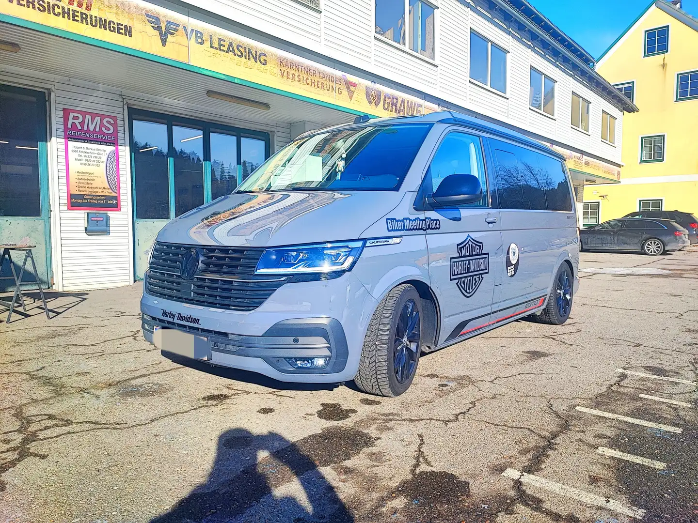 Volkswagen T6.1 California Beach Edition 4Motion DSG Camper Grau - 1