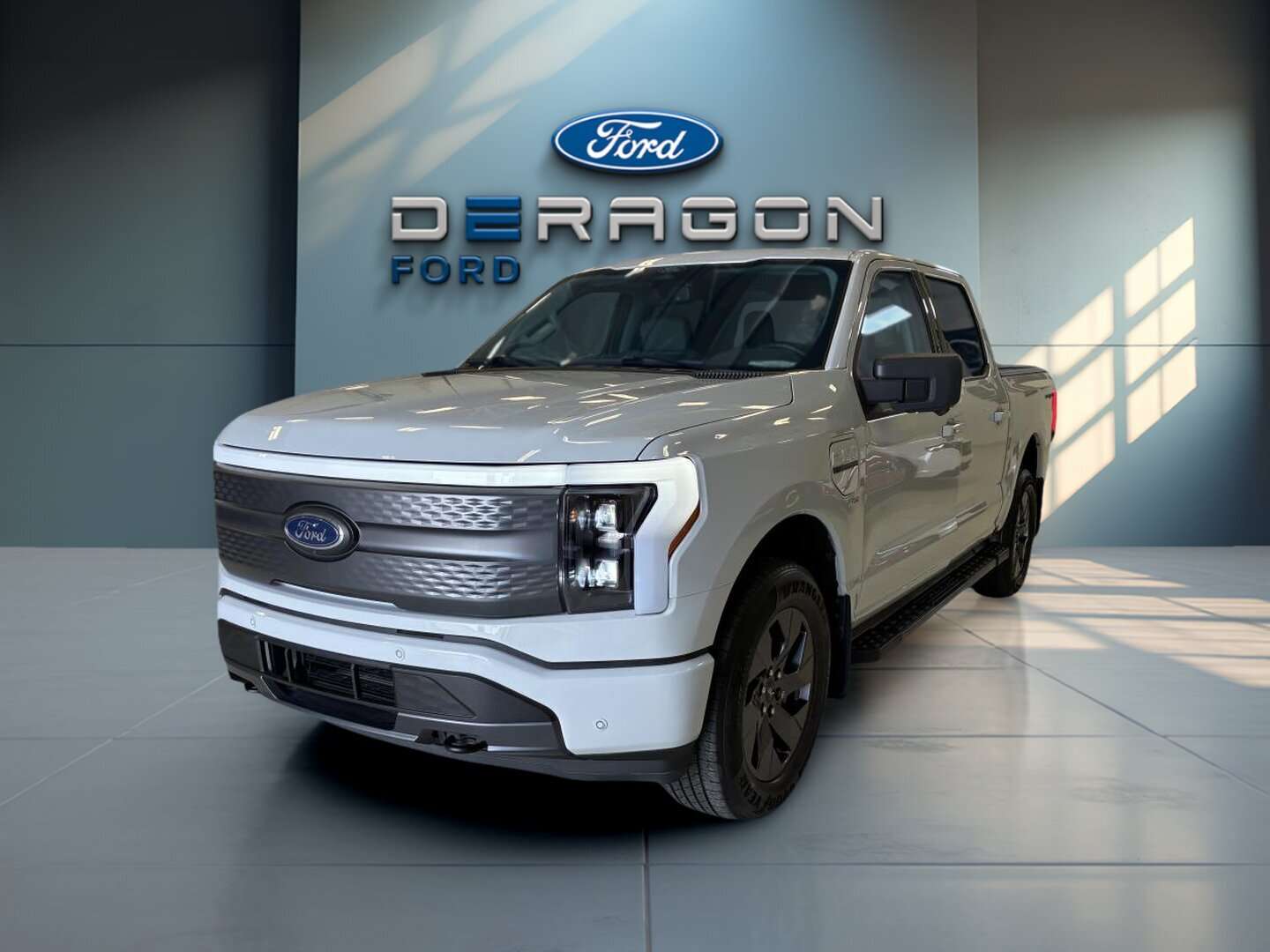 2023 Ford F-150 Lightning XLT 312A STD RANGE BATTERIE BOITE 5'5