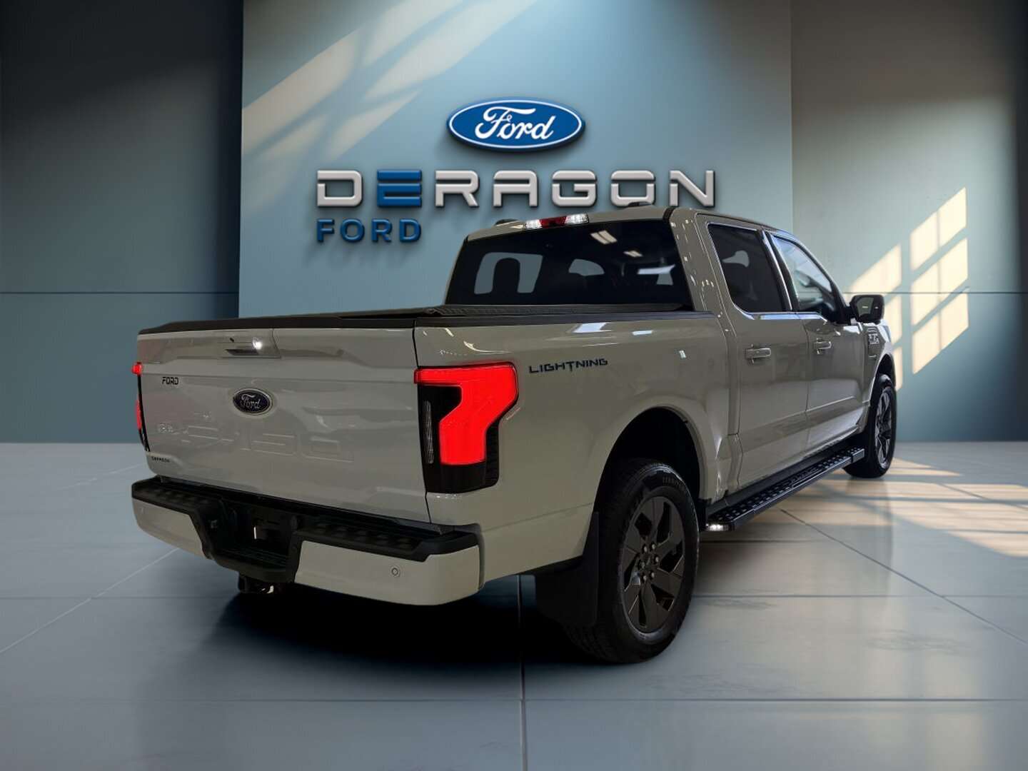 2023 Ford F-150 Lightning XLT 312A STD RANGE BATTERIE BOITE 5'5 — снимка 1