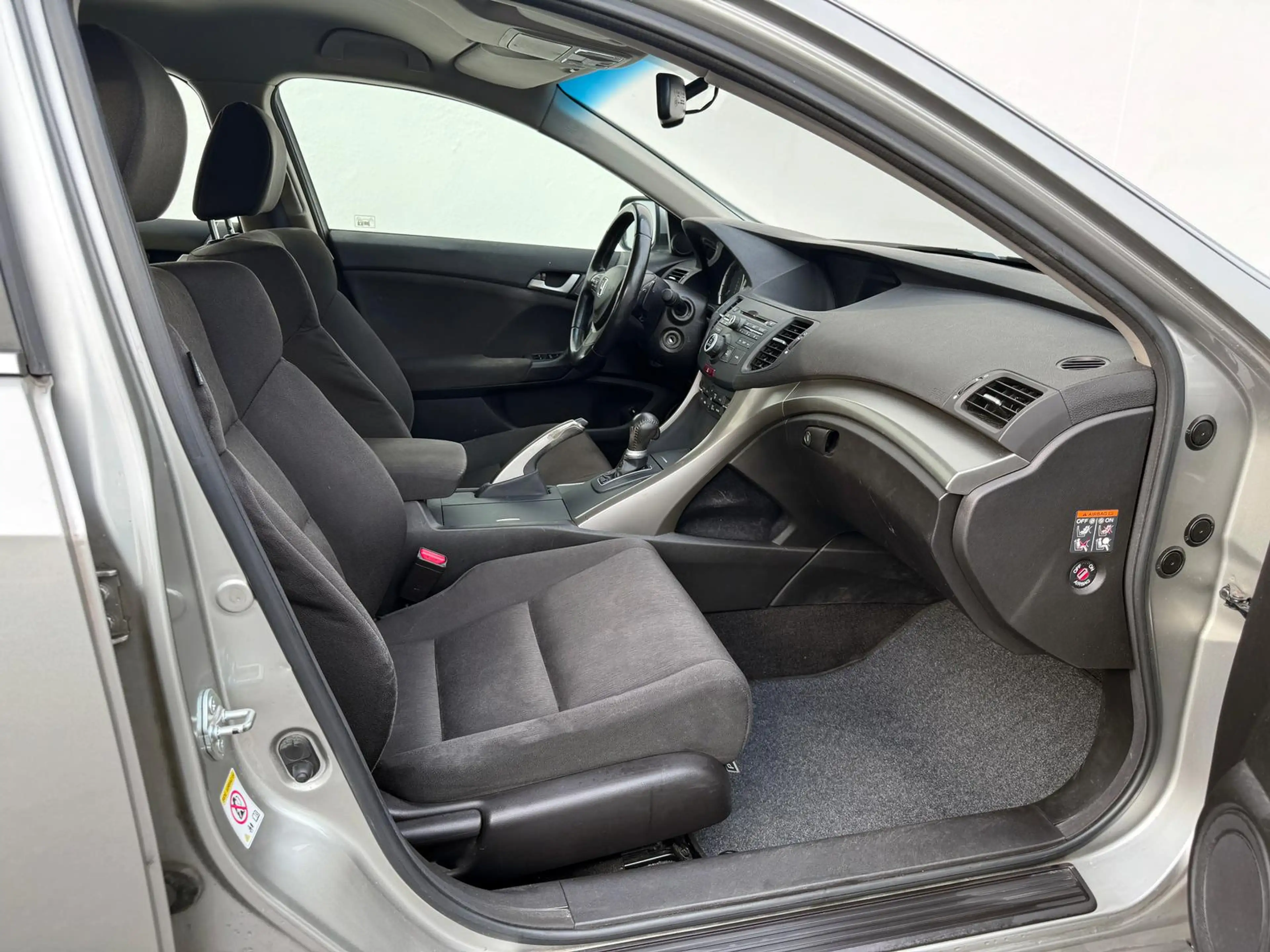 Honda Accord 2.0 iVTEC ELEGANCE*AUTOMATIK*KLIMA*STZHZG — photo 6