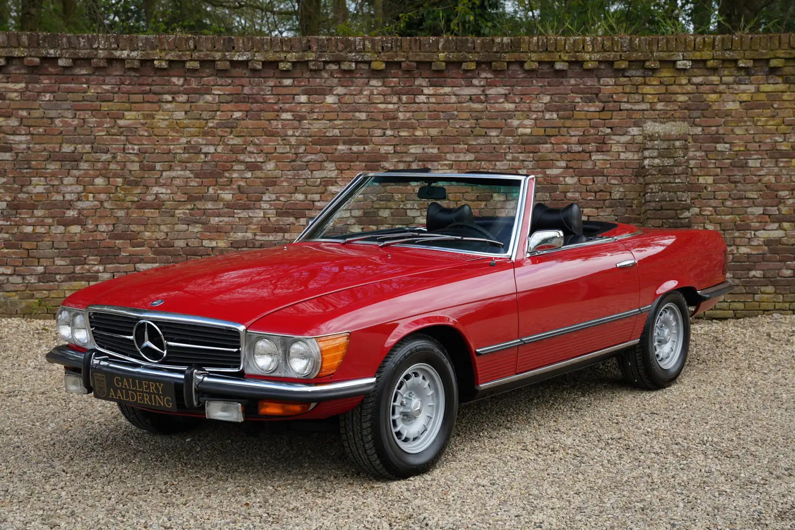 Mercedes-Benz SL 350 Full history available, Exterior in Signal Red wit Rouge - 1