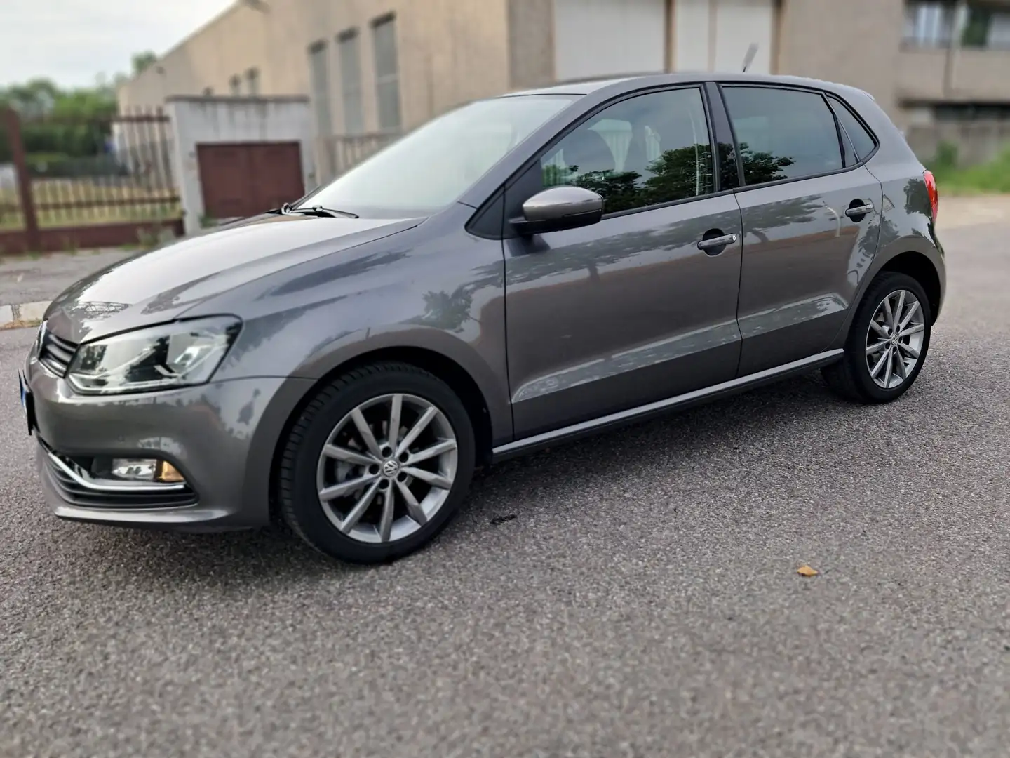 Volkswagen Polo 5p 1.4 tdi bm Original 90cv dsg Grijs - 1