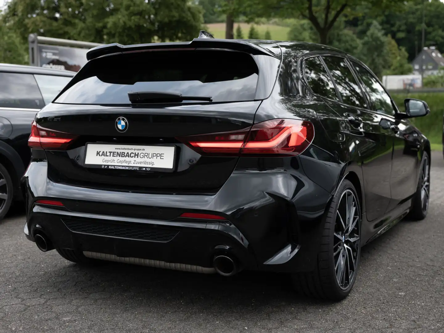 BMW 135 Mi xDrive FSE W-LAN SHZ PDC KEYLESS Zwart - 2