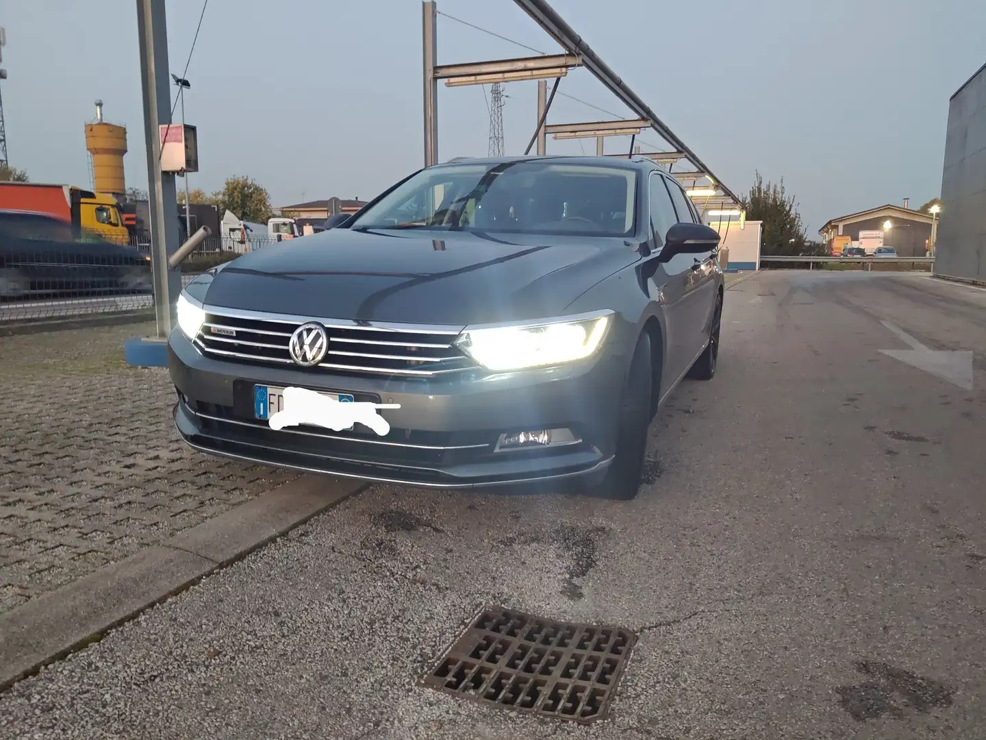 Volkswagen Passat Variant 2.0 bitdi Highline 4motion 240cv dsg Szary - 2