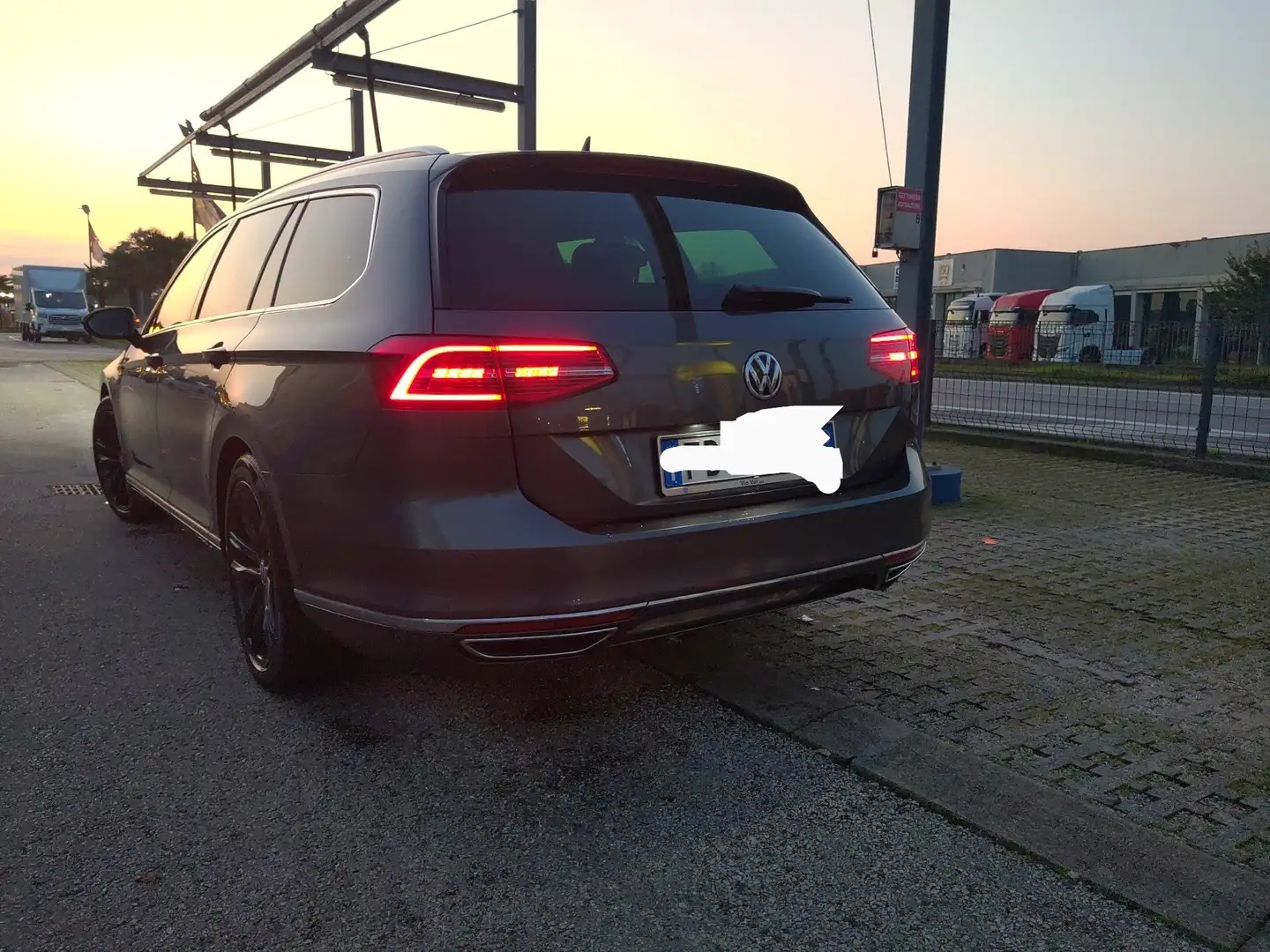 Volkswagen Passat Variant 2.0 bitdi Highline 4motion 240cv dsg Szary - 1