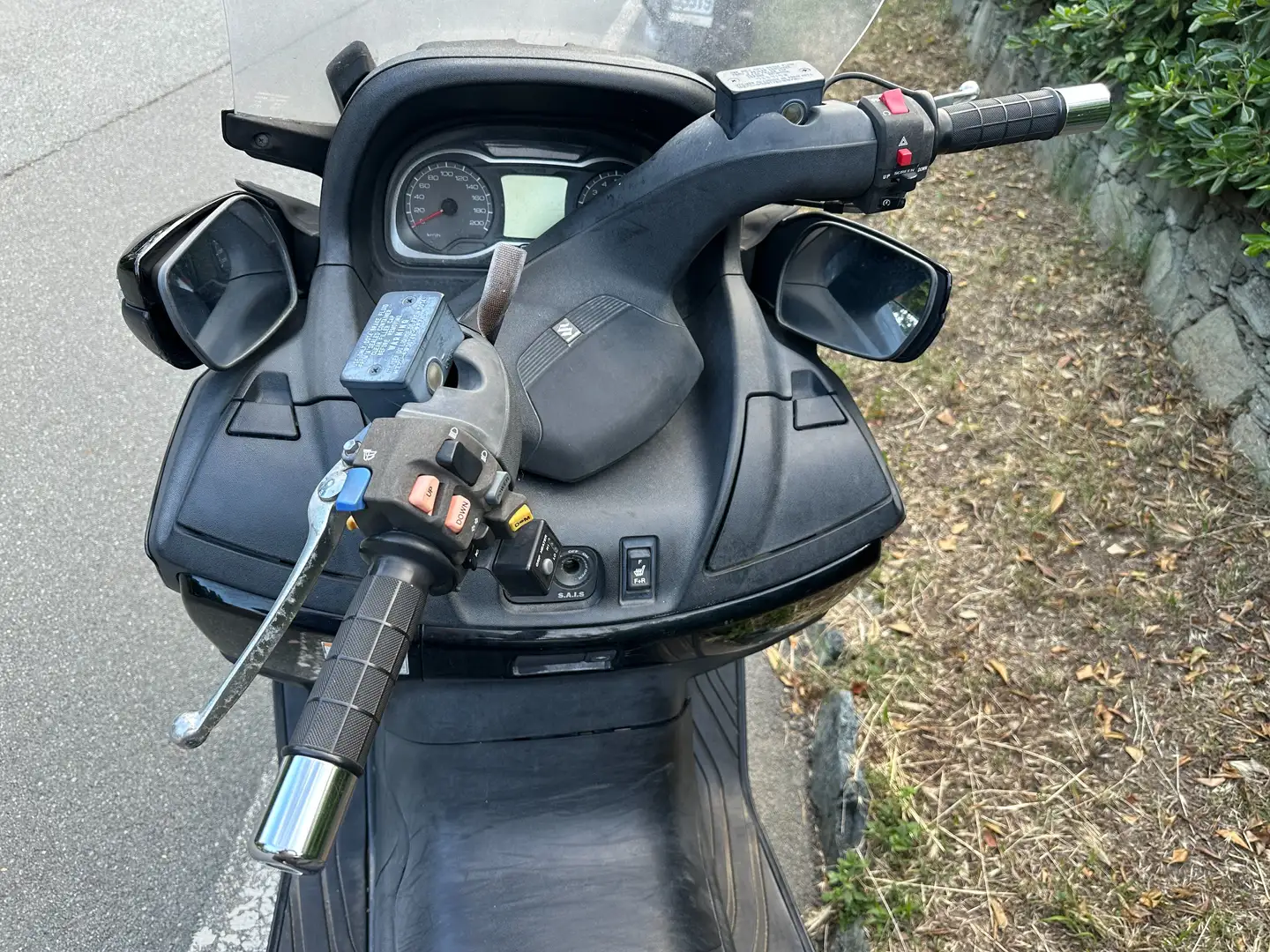 Suzuki Burgman 650 Executive Nero - 2