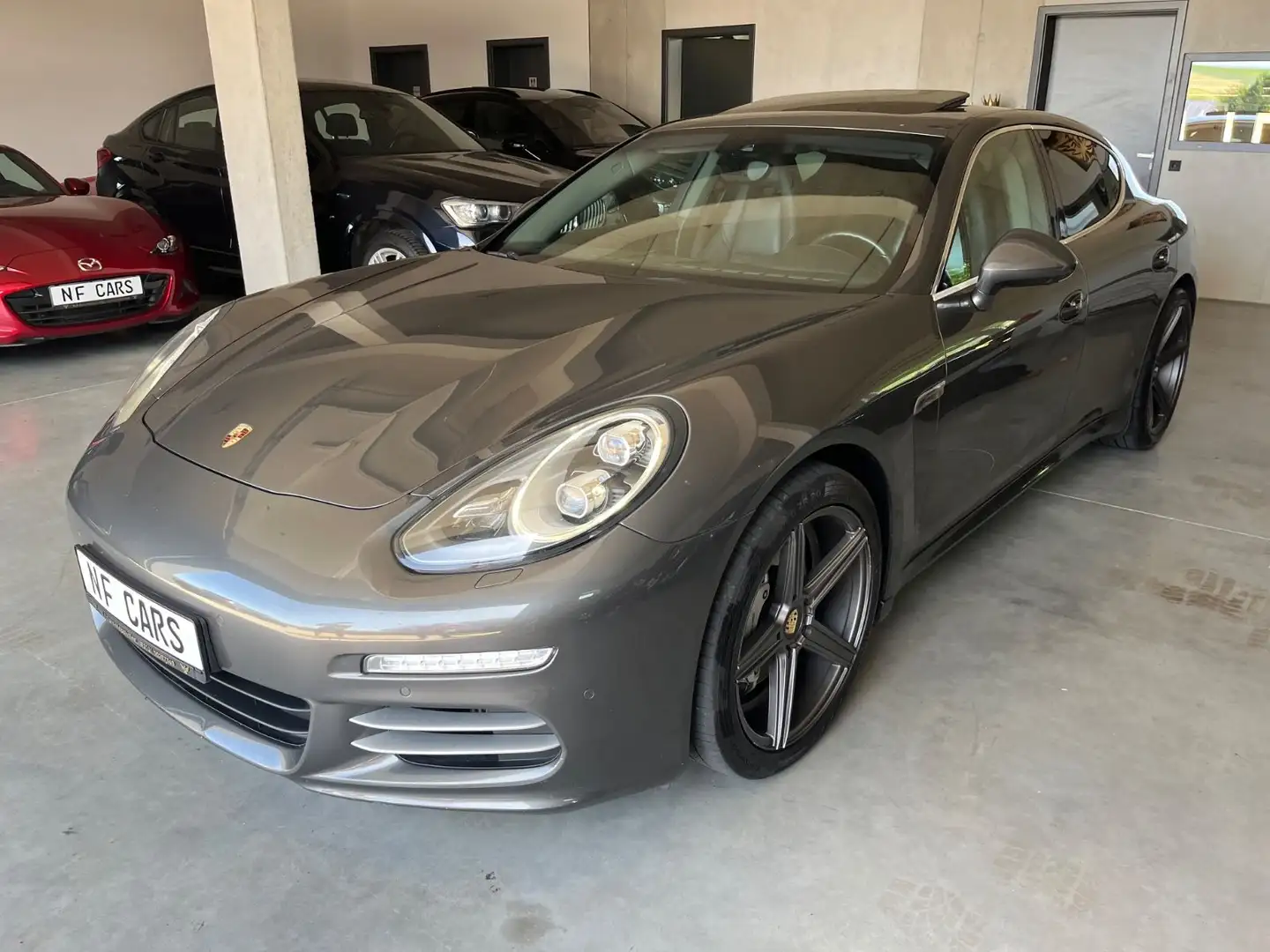 Porsche Panamera 4 S Facelift,APPROVED bis 05/2026,20" Grau - 2