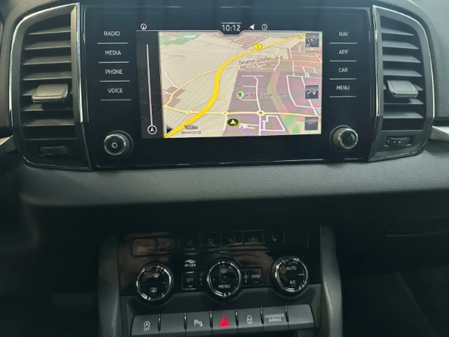 Skoda Karoq 1.5 TSI DSG Drive 125 Navi AHK ACC Kamera Schwarz - 2