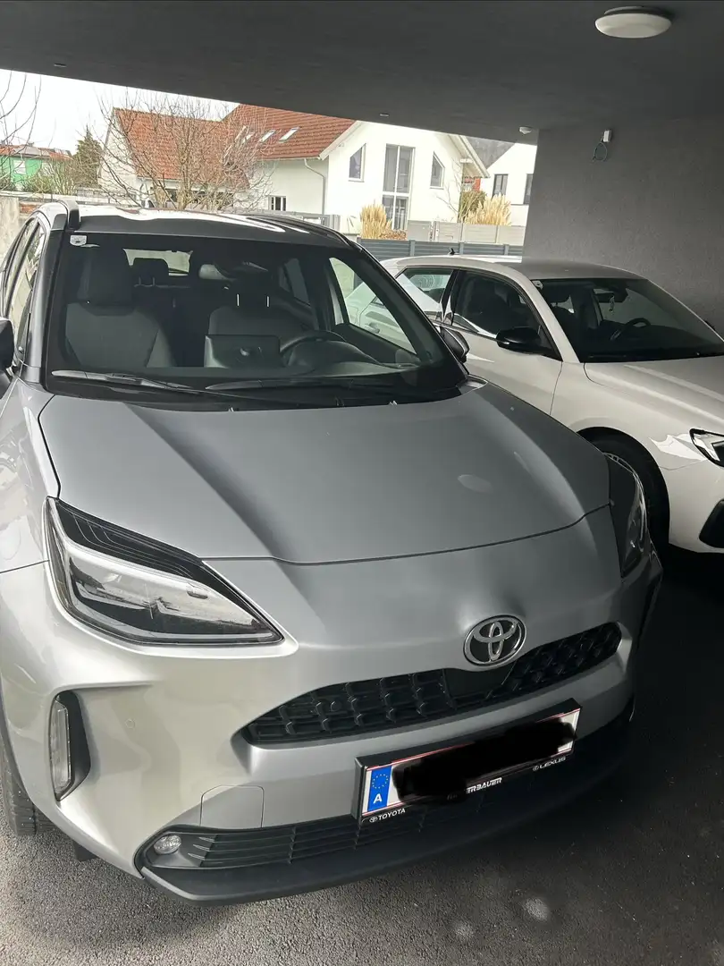 Toyota Yaris Cross Yaris Cross 1,5 VVT-i Hybrid Active Drive AWD-i Aut. Active Drive Silber - 2