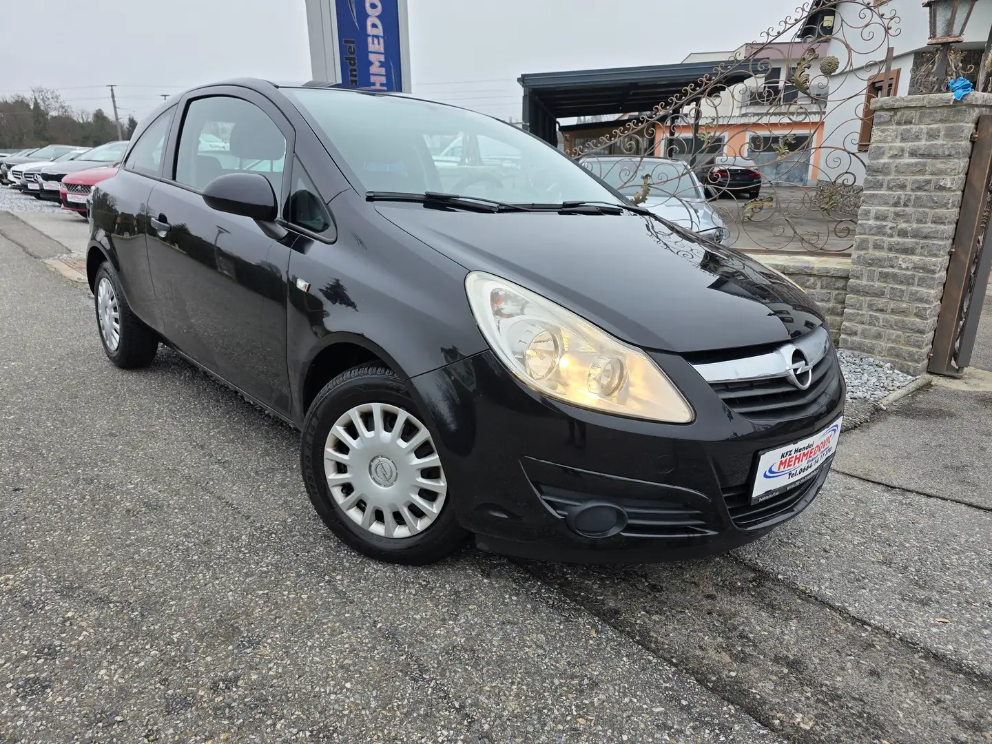Opel Corsa Selection Schwarz - 2