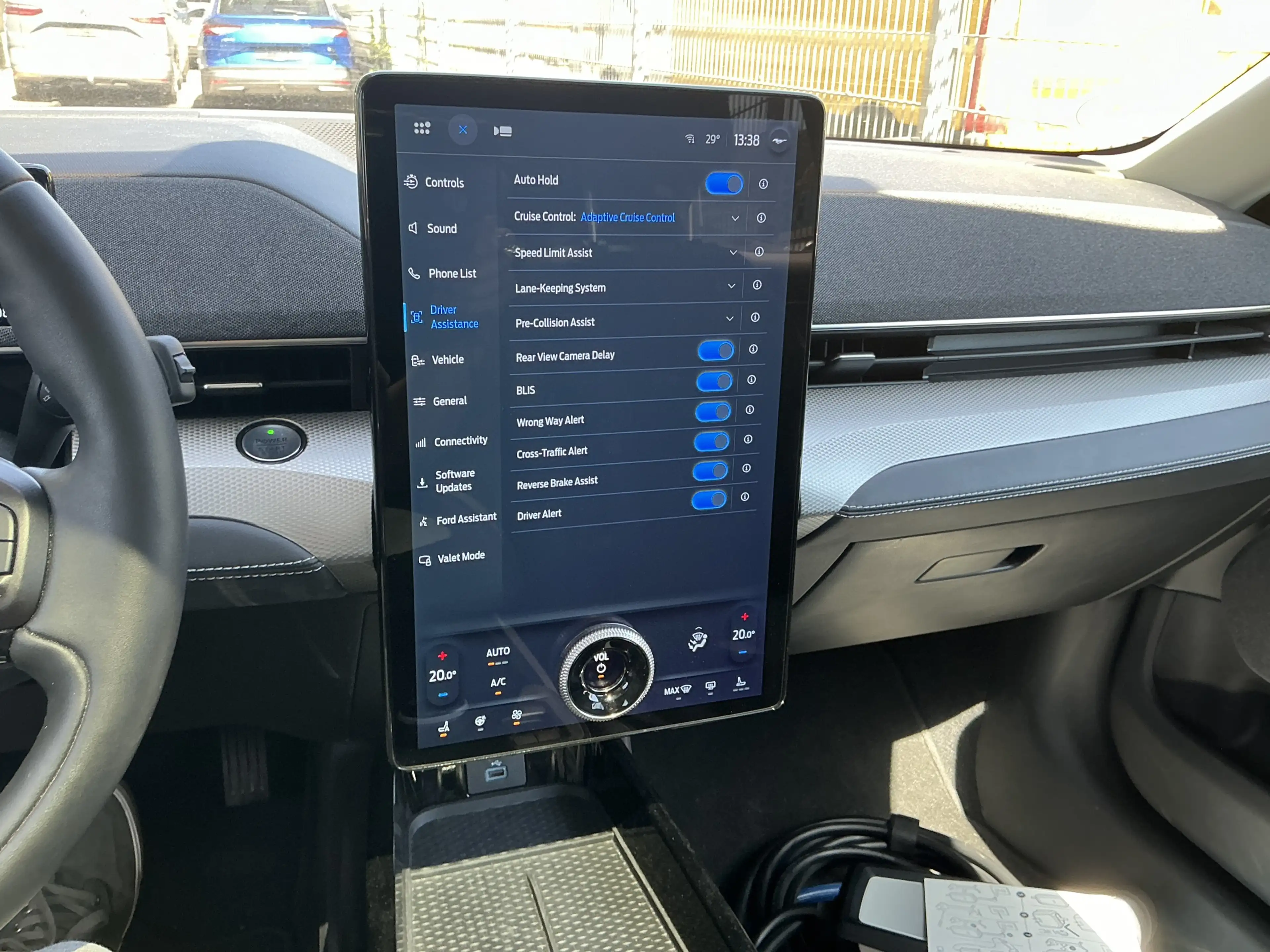 Ford Mustang Mach-E Leder Memory 360Cam Pano ACC SHZ — photo 10