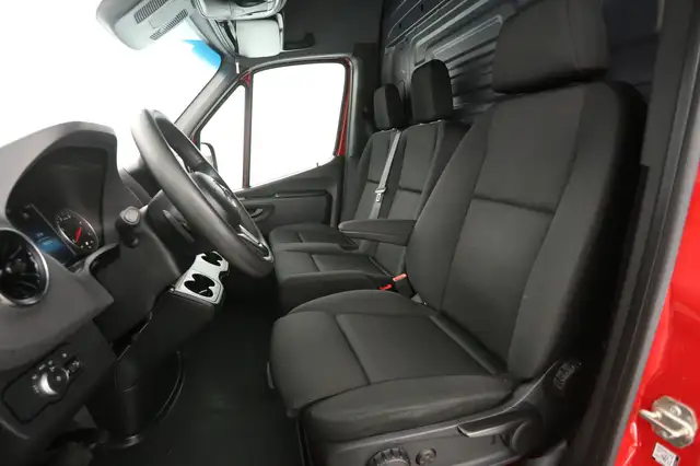 Mercedes-Benz Sprinter view 9