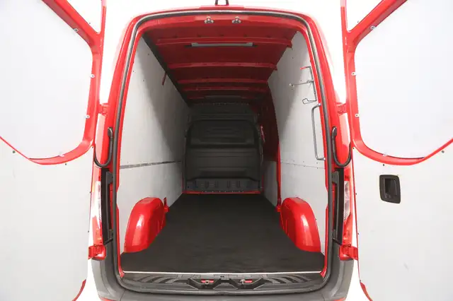 Mercedes-Benz Sprinter view 3