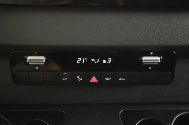 Mercedes-Benz Sprinter view 13