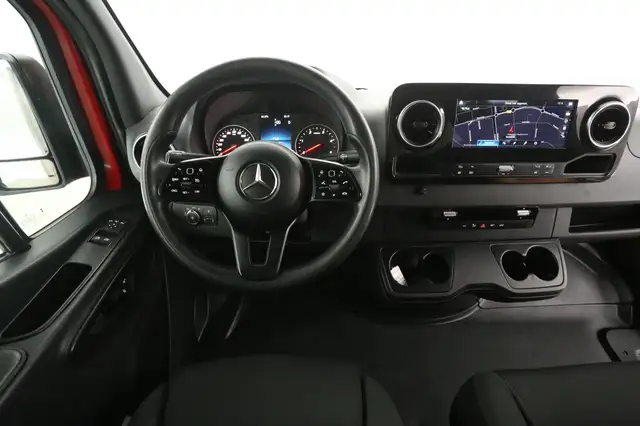 Mercedes-Benz Sprinter view 2