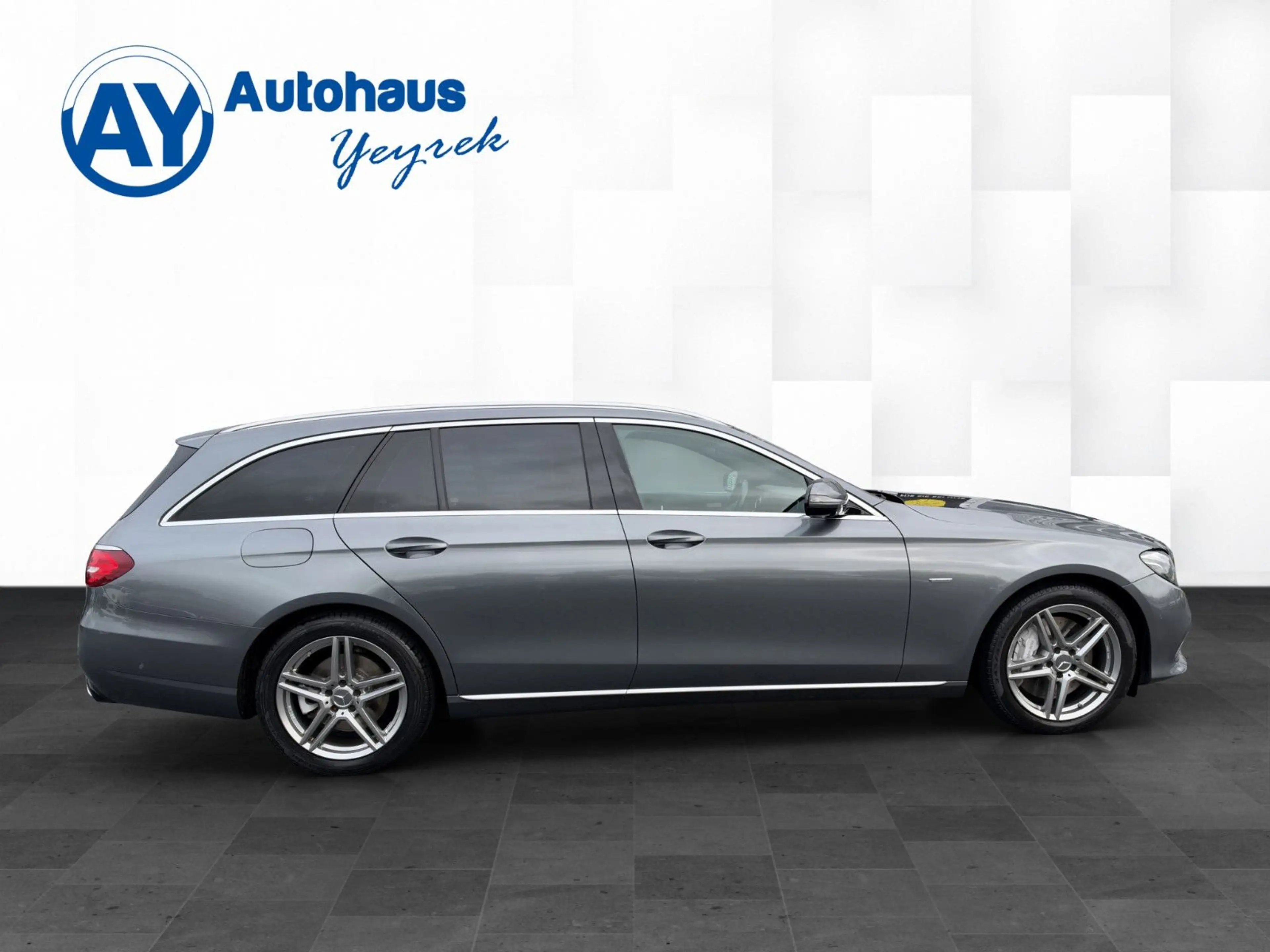 Mercedes-Benz E 400 Td 4x4 Sport *Distro*PANO*AHK*Widescreen* — photo 4