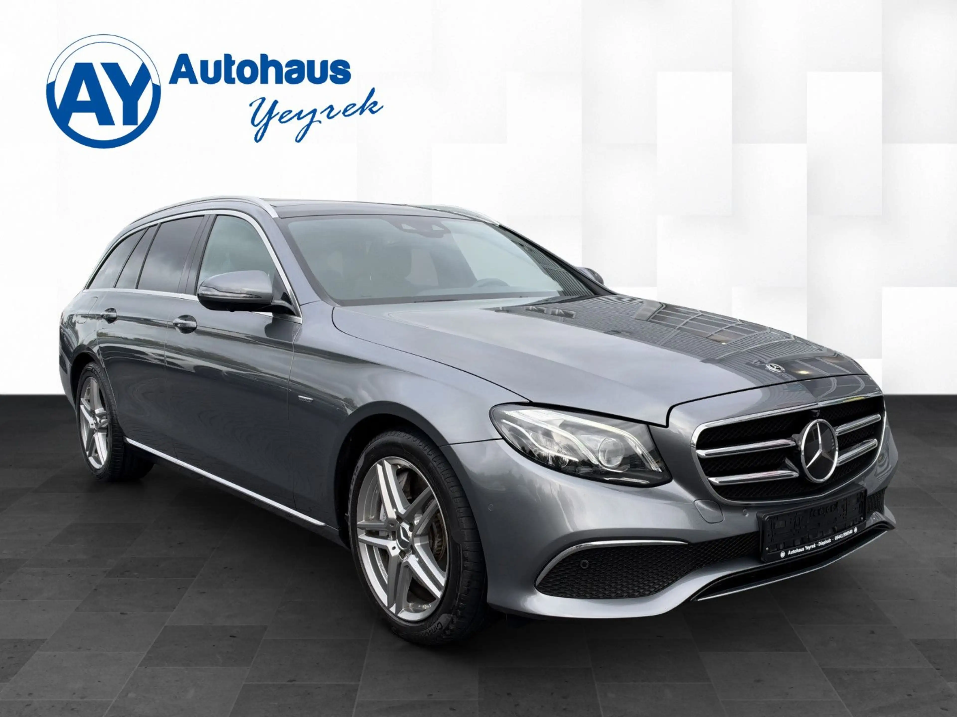 Mercedes-Benz E 400 Td 4x4 Sport *Distro*PANO*AHK*Widescreen* — photo 3