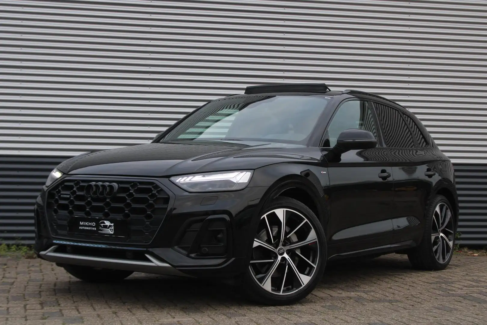 Audi Q5 50 TFSIe | 3x S-Line | Panoramadak | Luchtvering | Zwart - 1