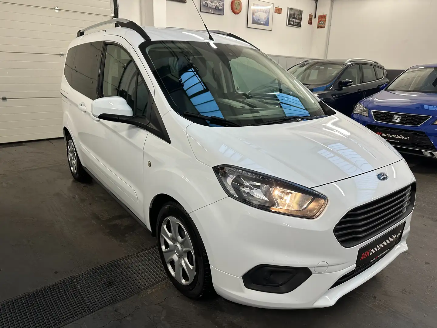 Ford Tourneo Courier 1,0 EcoBoost Trend Start/Stop Weiß - 1