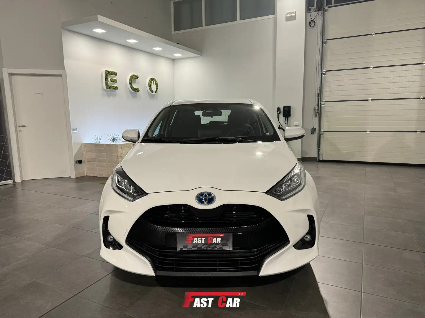 Toyota Yaris 1.5 Hybrid 5 porte Trend Weiß - 2