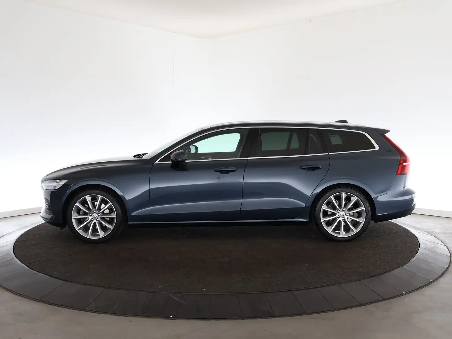 Volvo V60 T4 190pk Geartronic Momentum Pro Blauw - 2