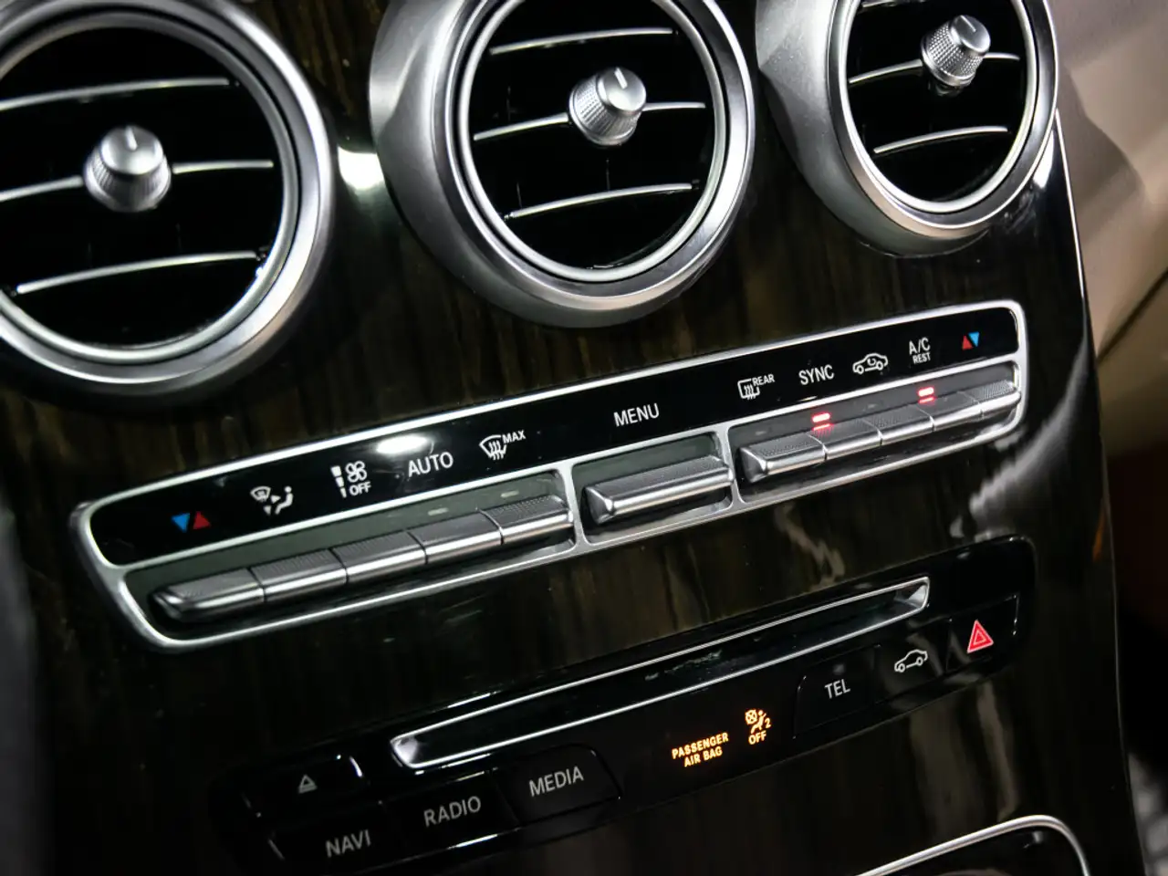 Mercedes-Benz GLC снимка Mercedes-Benz GLC