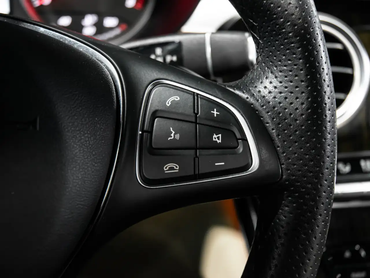 Mercedes-Benz GLC снимка Mercedes-Benz GLC