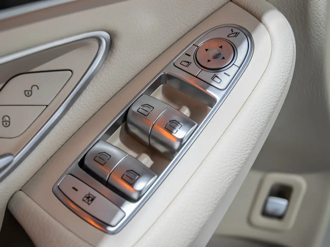 Mercedes-Benz GLC снимка Mercedes-Benz GLC
