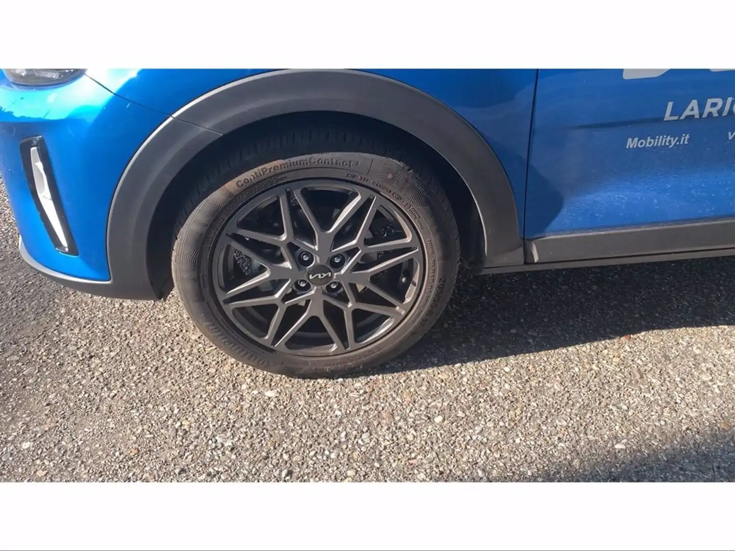 Kia Stonic 1.0 t-gdi mhev Black Edition s/Navi Pack 100cv mt Bleu - 2