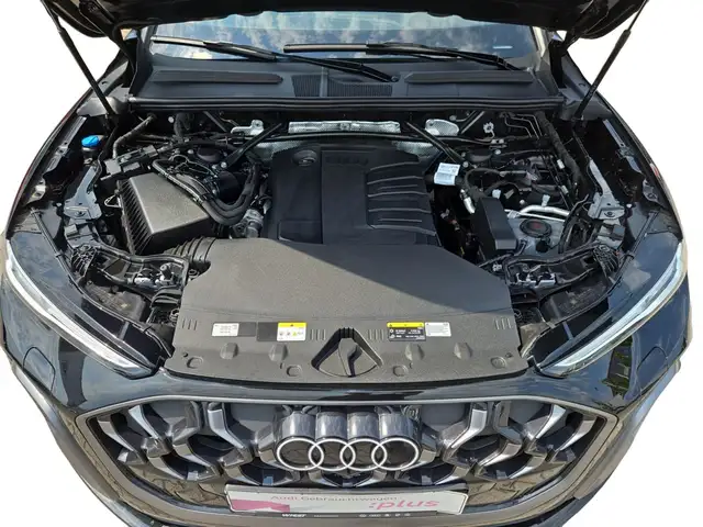 Audi Q5 view 12