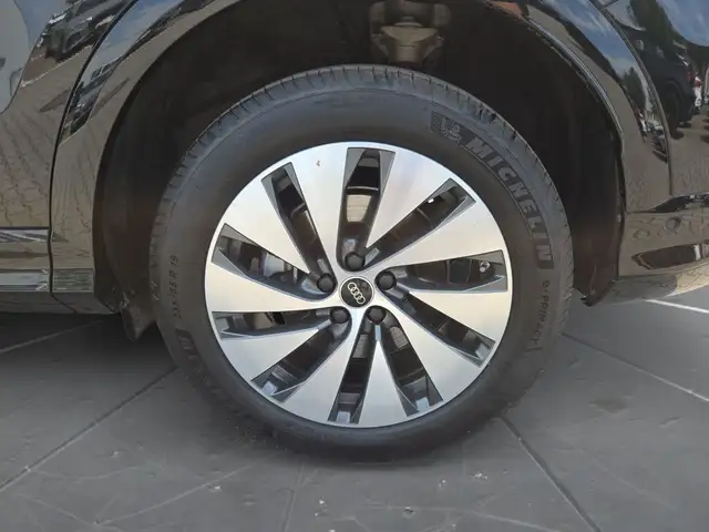 Audi Q5 view 15