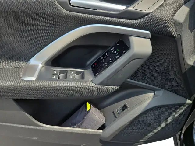 Audi Q5 view 11