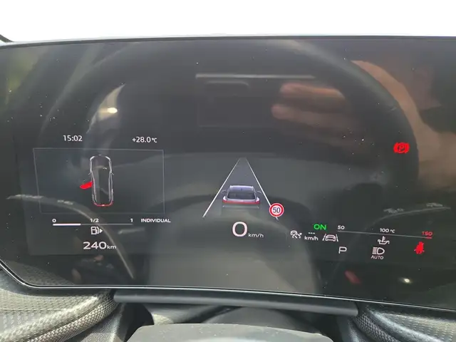 Audi Q5 view 9