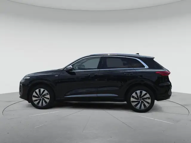 Audi Q5 view 6