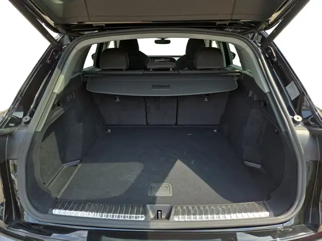 Audi Q5 view 14