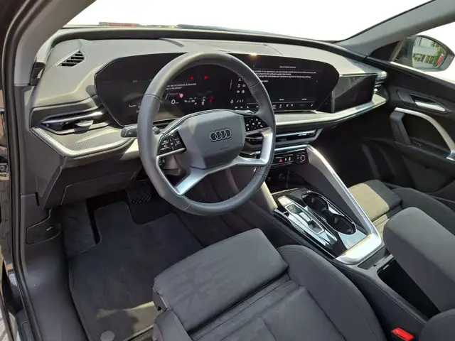 Audi Q5 view 4
