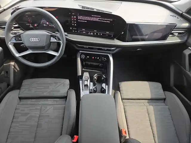 Audi Q5 view 8