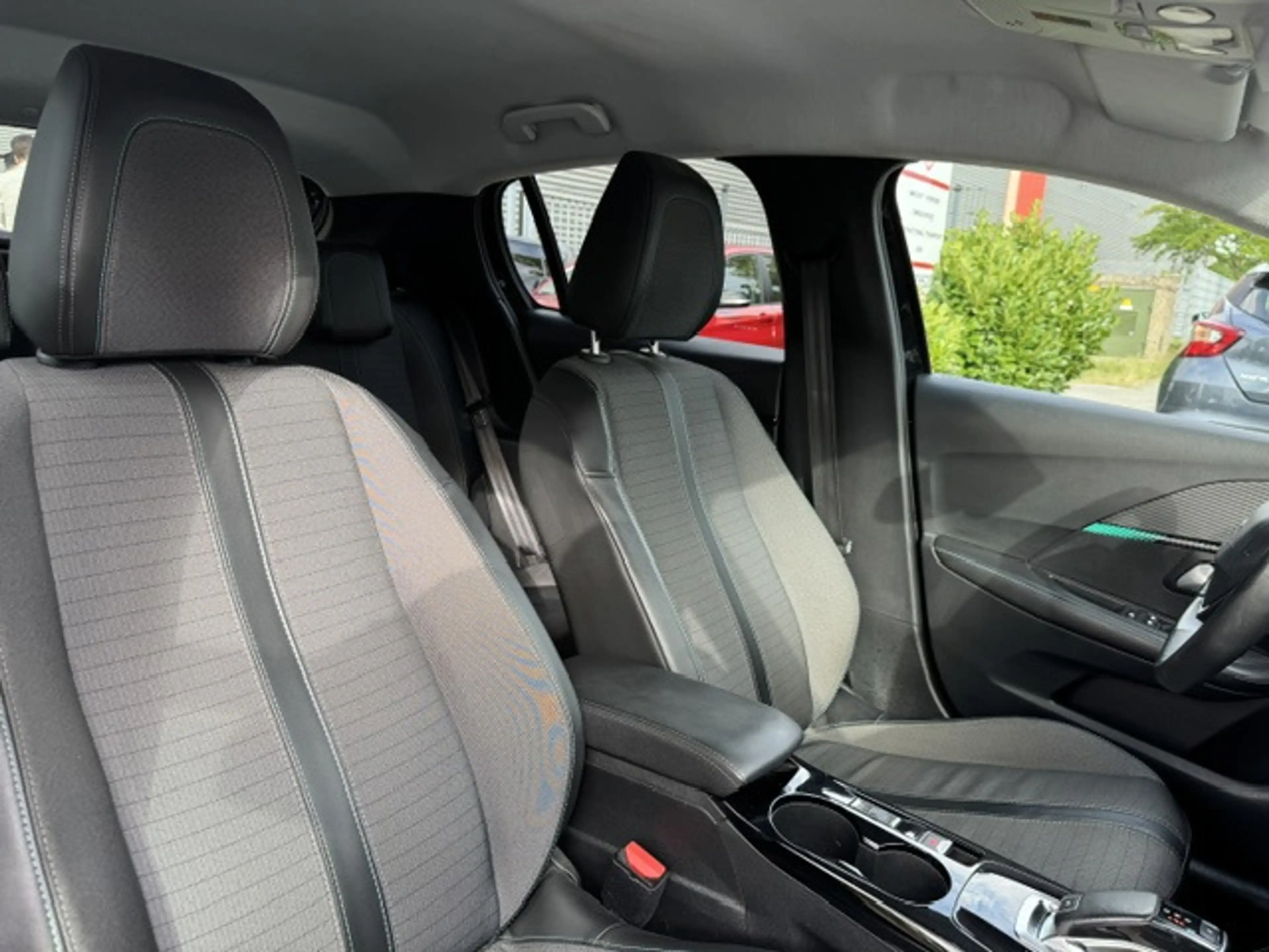 Peugeot 208 Luxe Allure Business |Automaat|Stoelverw| APK tot — photo 9