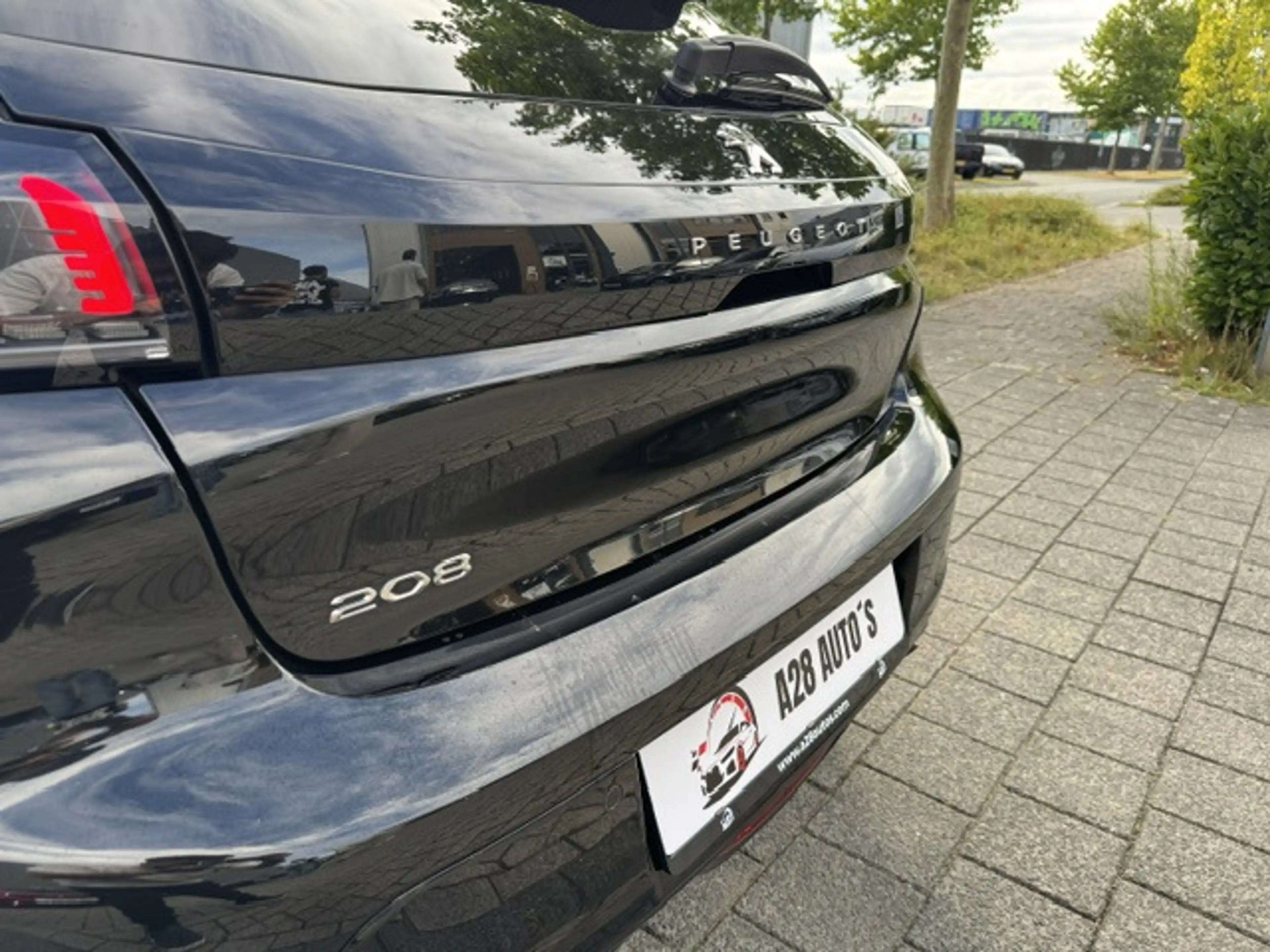 Peugeot 208 Luxe Allure Business |Automaat|Stoelverw| APK tot — photo 12