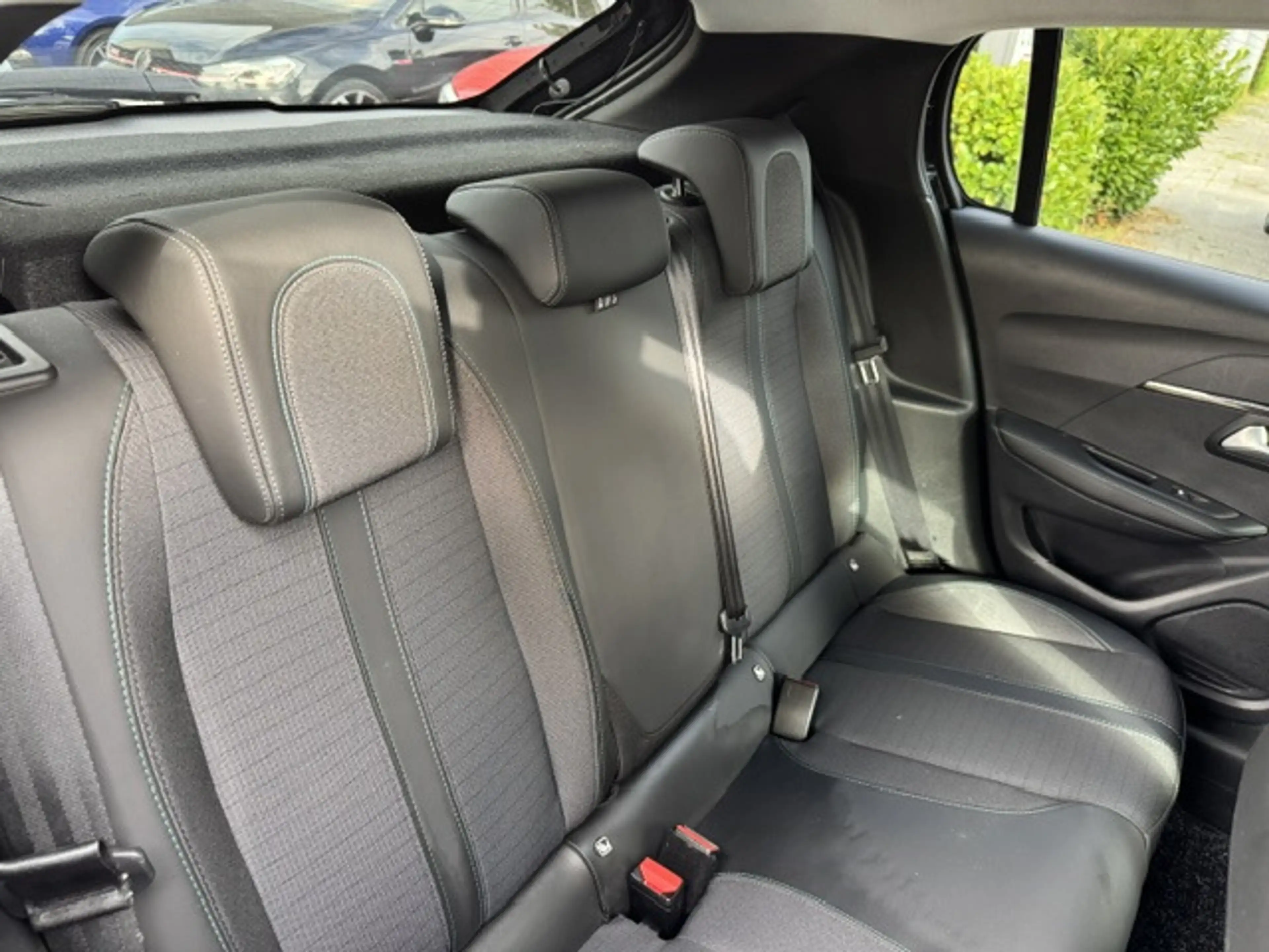 Peugeot 208 Luxe Allure Business |Automaat|Stoelverw| APK tot — photo 11