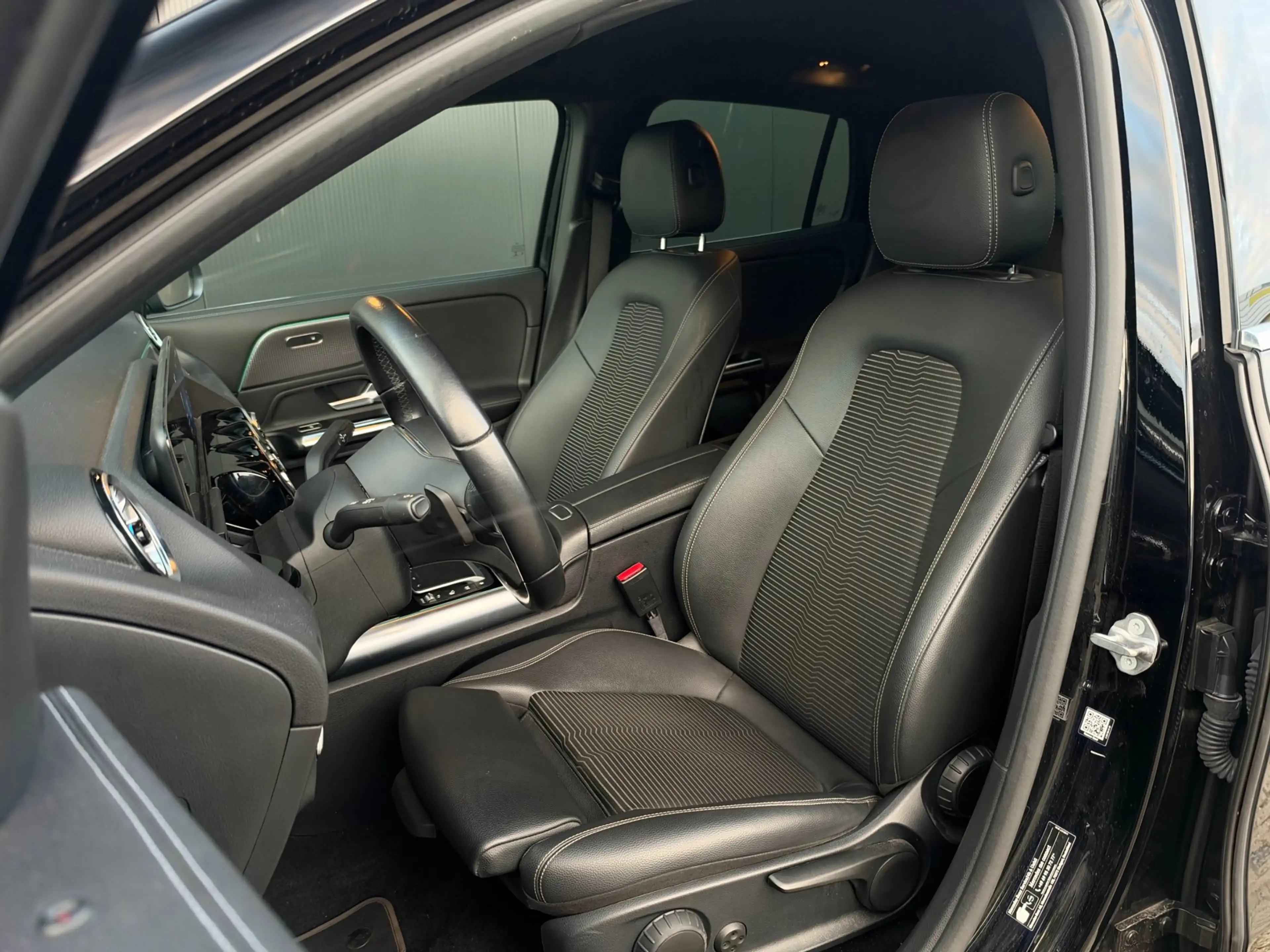 Mercedes-Benz EQA 250 Luxury Line 67 kWh | 97 % SOH | AMG 18'' | Camera — photo 4