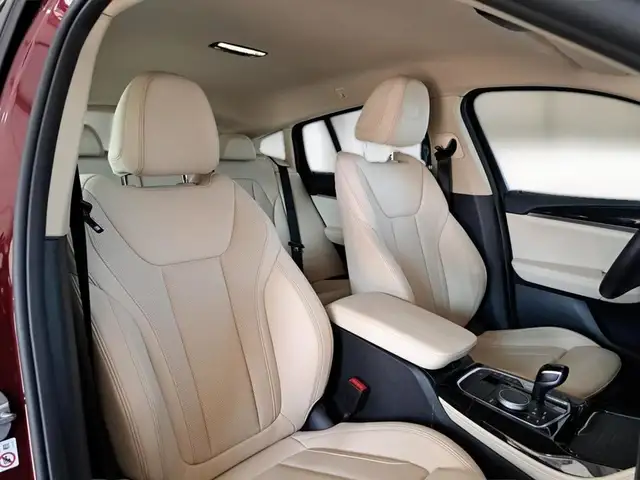 BMW X4 view 10