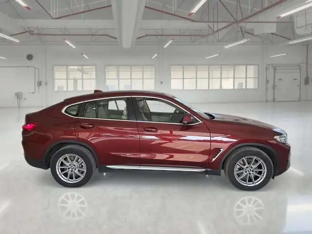 BMW X4 view 3