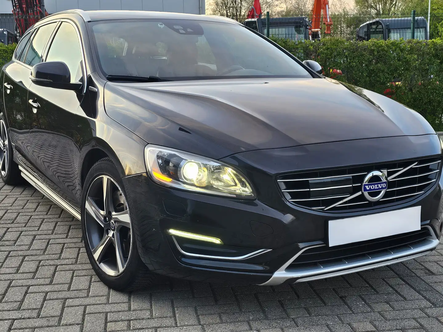 Volvo V60 V60 D6 Plug-In-Hybrid AWD Leder Xenon HU/AU neu Braun - 1