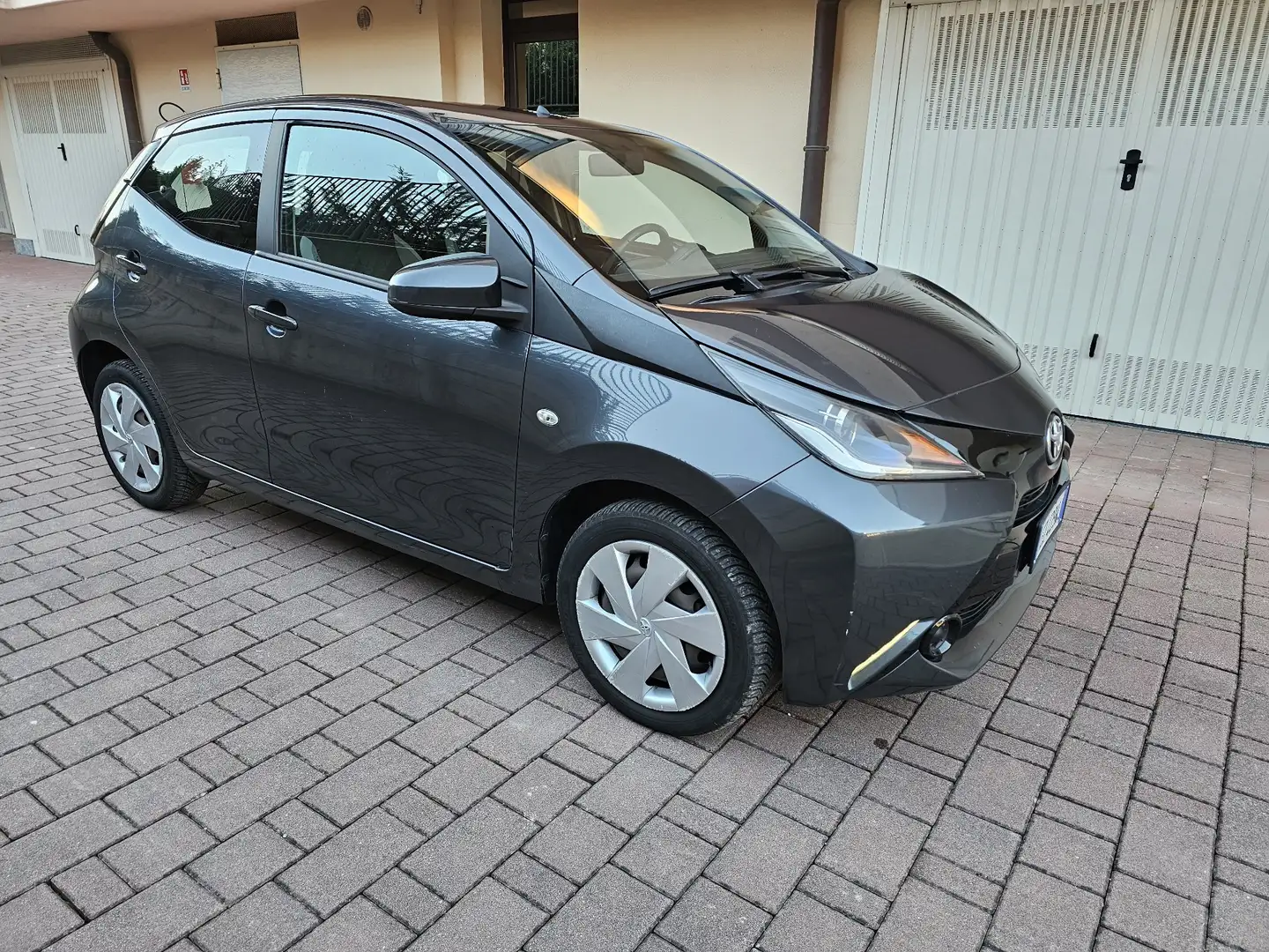 Toyota Aygo 5p 1.0 x-play - 1